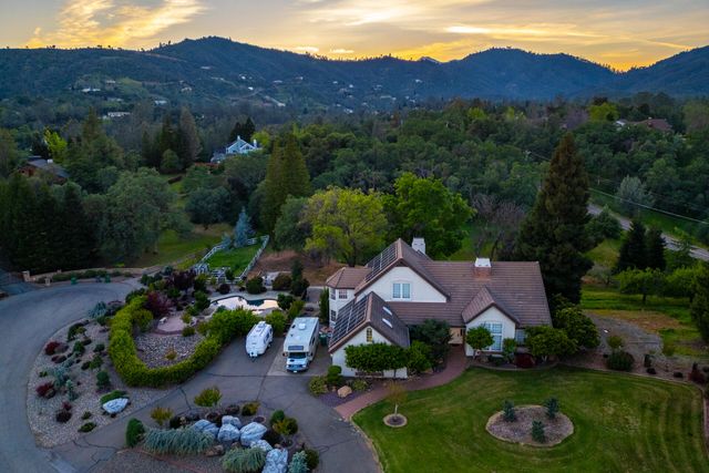 8826 Heritage Court, Redding, CA 96001