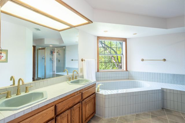 8826 Heritage Court, Redding, CA 96001