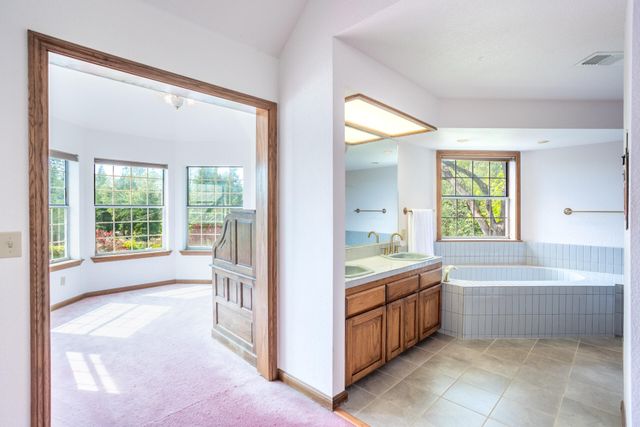 8826 Heritage Court, Redding, CA 96001