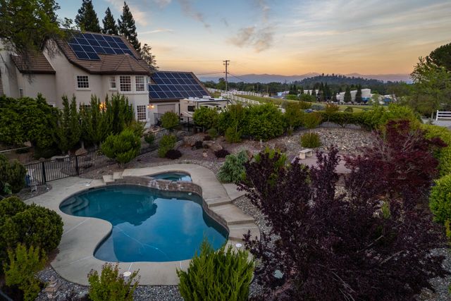 8826 Heritage Court, Redding, CA 96001