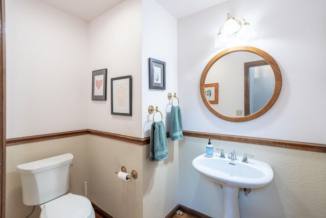 8826 Heritage Court, Redding, CA 96001