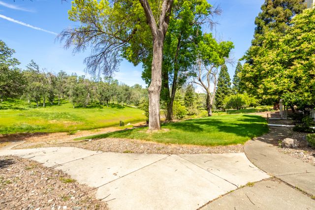 8826 Heritage Court, Redding, CA 96001