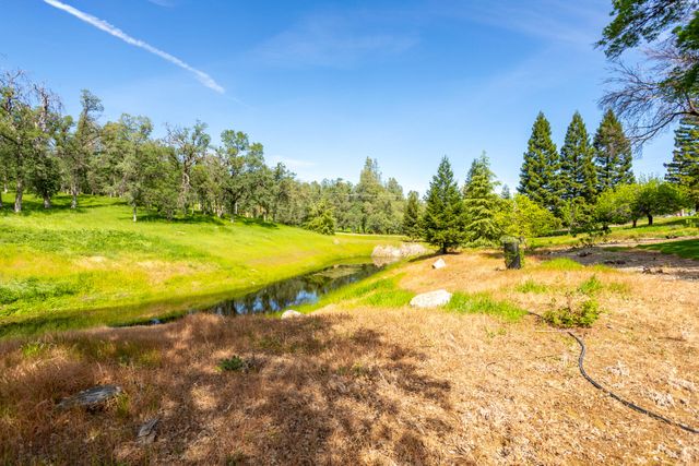 8826 Heritage Court, Redding, CA 96001