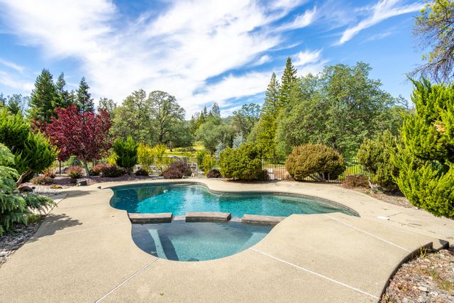 8826 Heritage Court, Redding, CA 96001