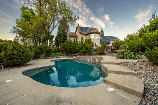 8826 Heritage Court, Redding, CA 96001