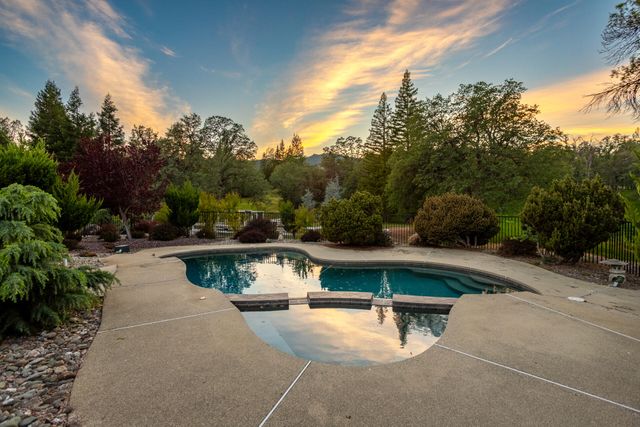 8826 Heritage Court, Redding, CA 96001