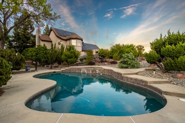 8826 Heritage Court, Redding, CA 96001