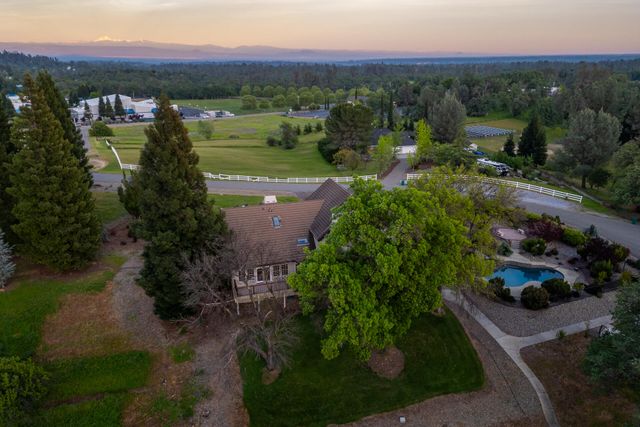 8826 Heritage Court, Redding, CA 96001