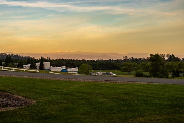 8826 Heritage Court, Redding, CA 96001