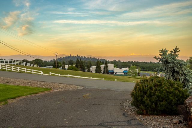 8826 Heritage Court, Redding, CA 96001