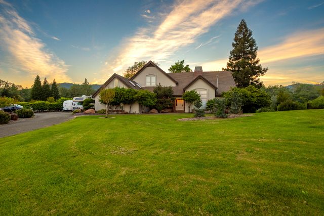 8826 Heritage Court, Redding, CA 96001