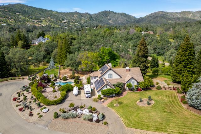 8826 Heritage Court, Redding, CA 96001