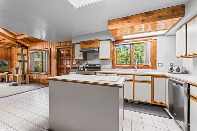 38661 Jahn Street, Livonia, MI 48152