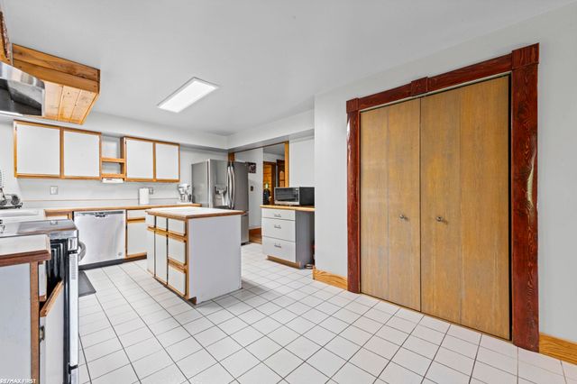 38661 Jahn Street, Livonia, MI 48152