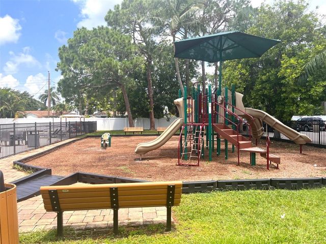 2700 COCONUT BAY LANE 1L, Sarasota, FL 34237