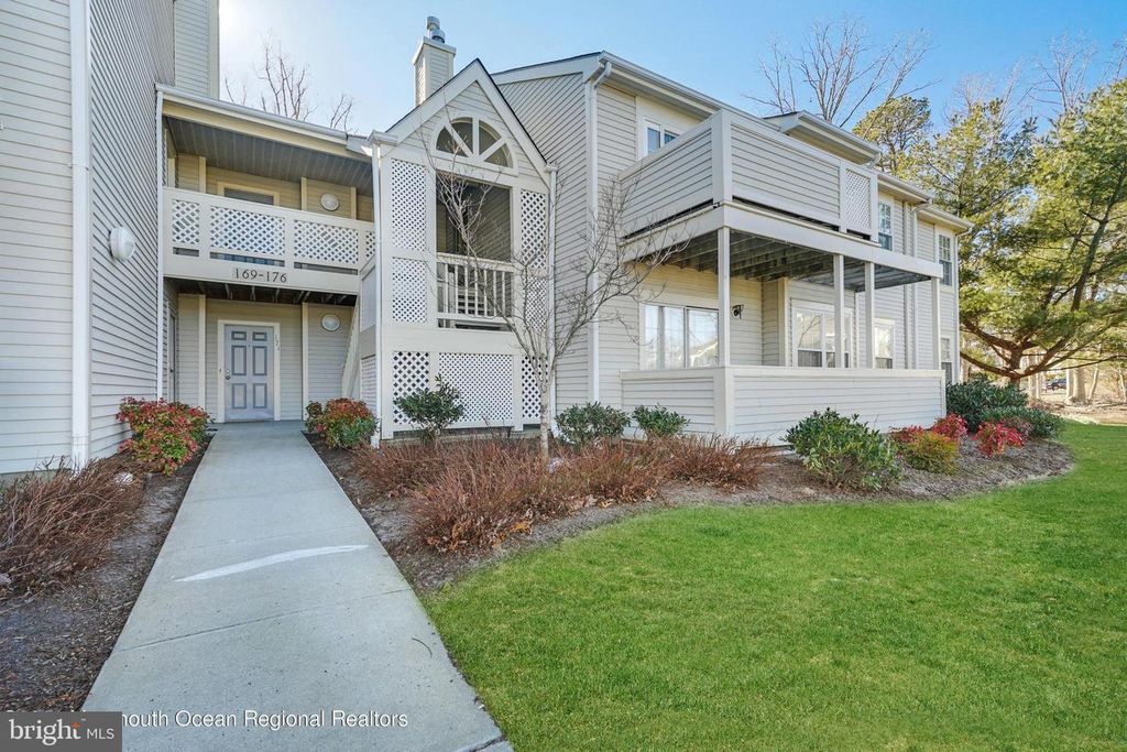 174 PINETREE COURT, Howell, NJ 07731