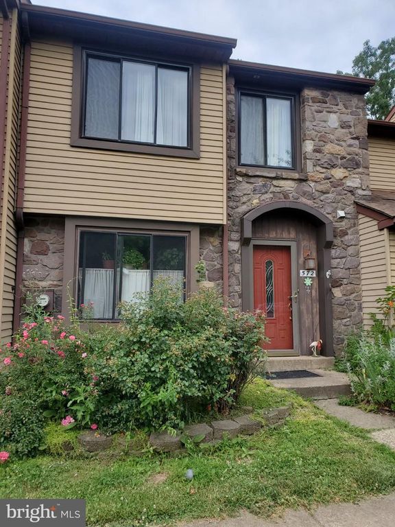 572 ATWOOD CT, Newtown, PA 18940