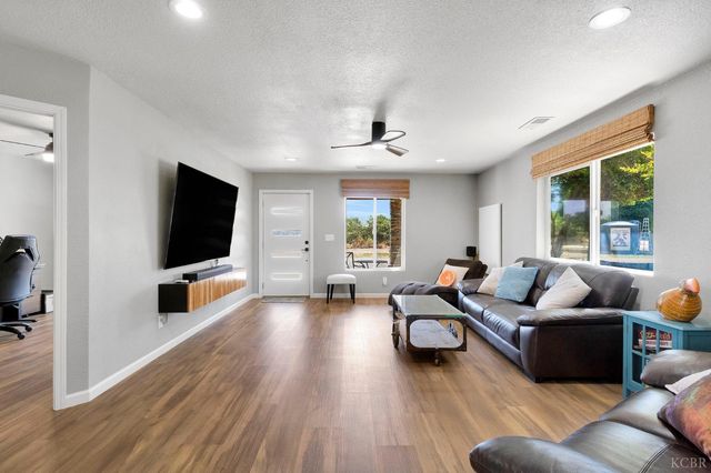 7595 Highway 43, Hanford, CA 93230