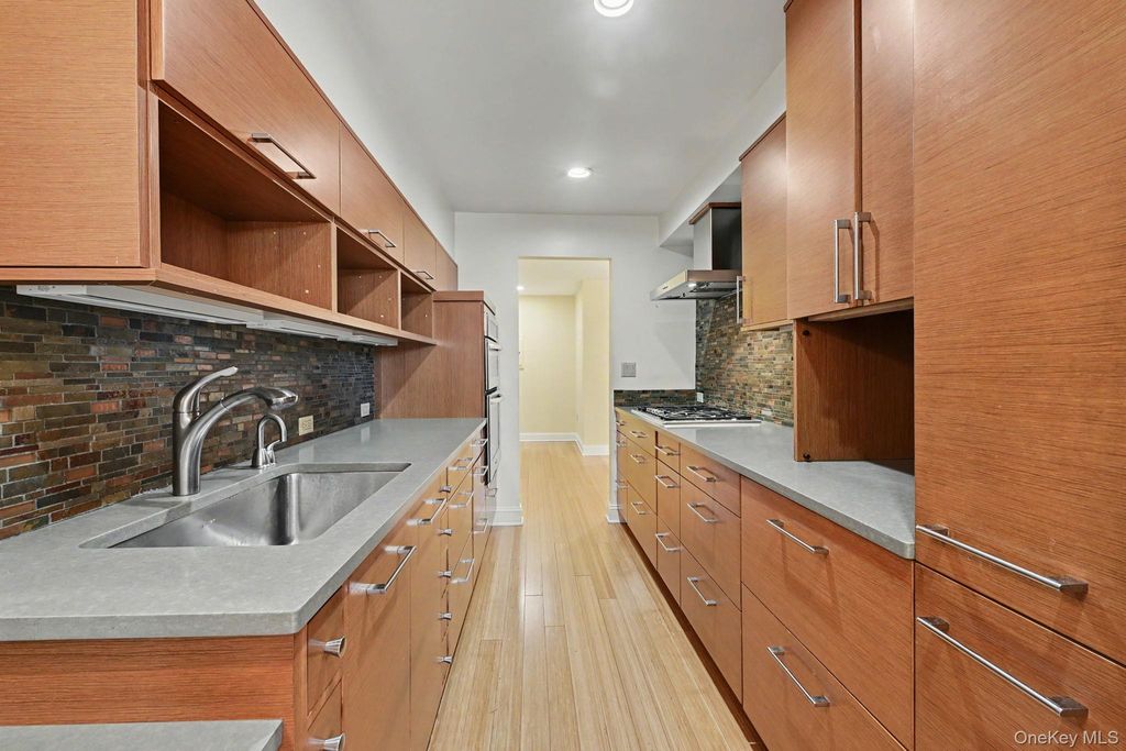 720 Milton Road N4E, Rye, NY 10580 — photo 2