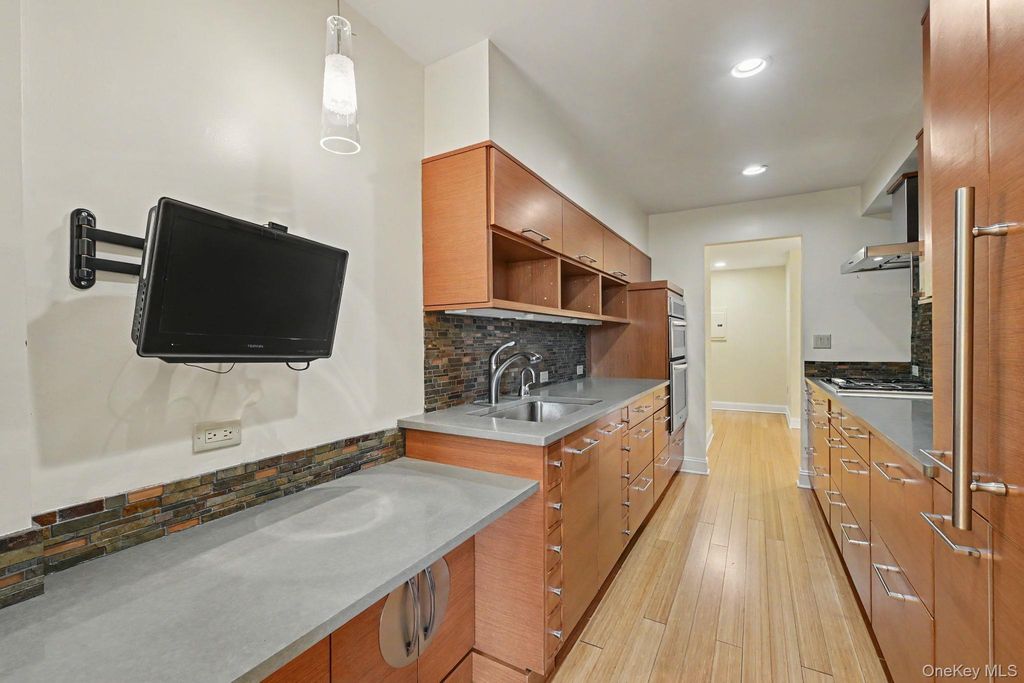 720 Milton Road N4E, Rye, NY 10580 — photo 3