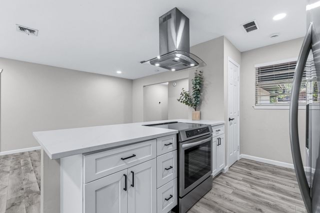 1213 Vivienne Street, Weatherford, TX 76086