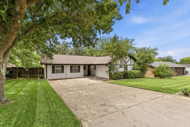 1213 Vivienne Street, Weatherford, TX 76086
