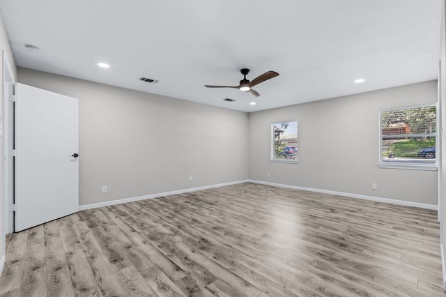 1213 Vivienne Street, Weatherford, TX 76086