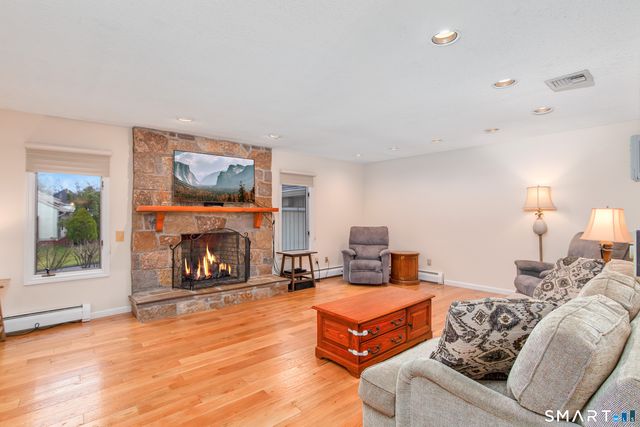 8 Lomartra Lane, Branford, CT 06405