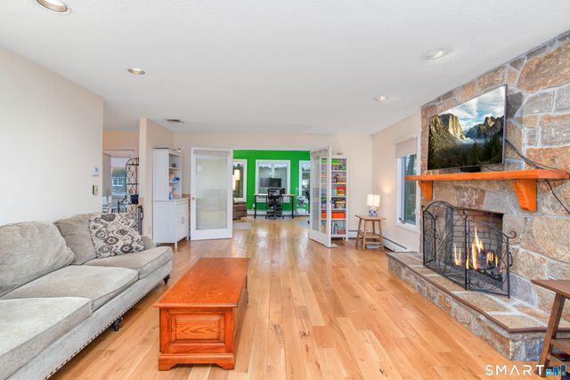 8 Lomartra Lane, Branford, CT 06405