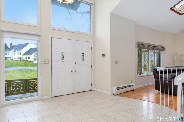 8 Lomartra Lane, Branford, CT 06405