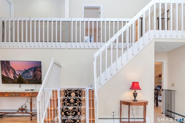 8 Lomartra Lane, Branford, CT 06405