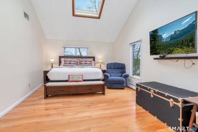 8 Lomartra Lane, Branford, CT 06405