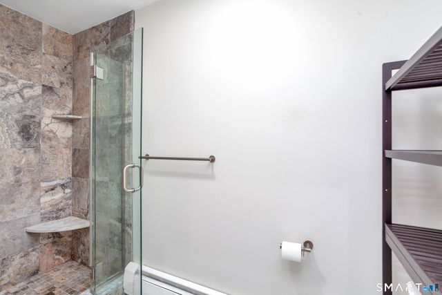 8 Lomartra Lane, Branford, CT 06405