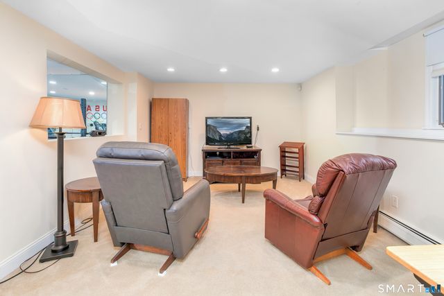 8 Lomartra Lane, Branford, CT 06405