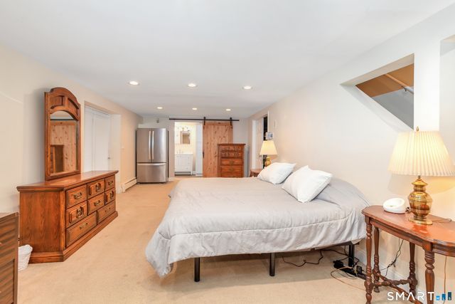 8 Lomartra Lane, Branford, CT 06405