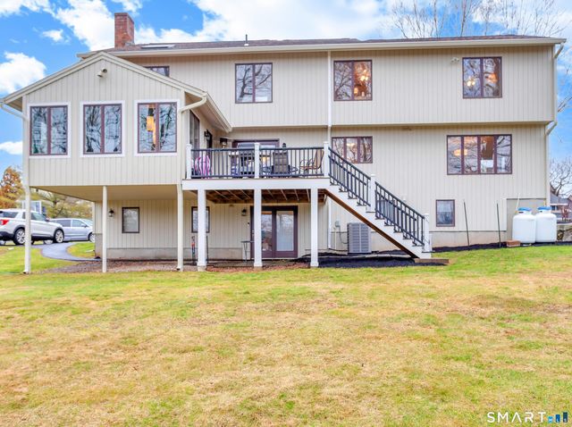 8 Lomartra Lane, Branford, CT 06405