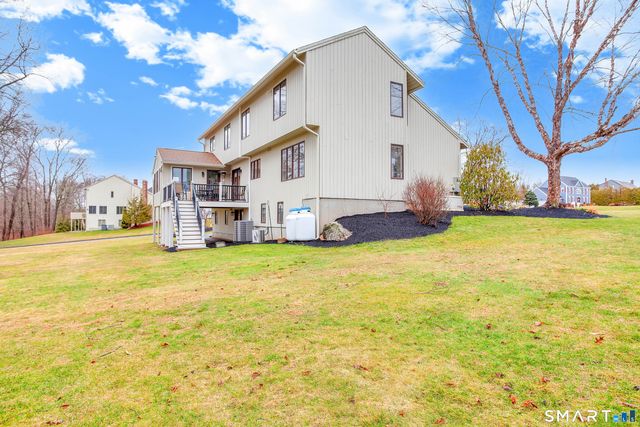 8 Lomartra Lane, Branford, CT 06405