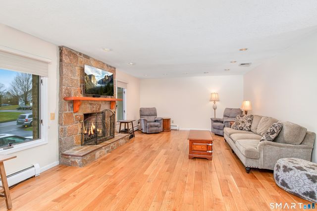 8 Lomartra Lane, Branford, CT 06405