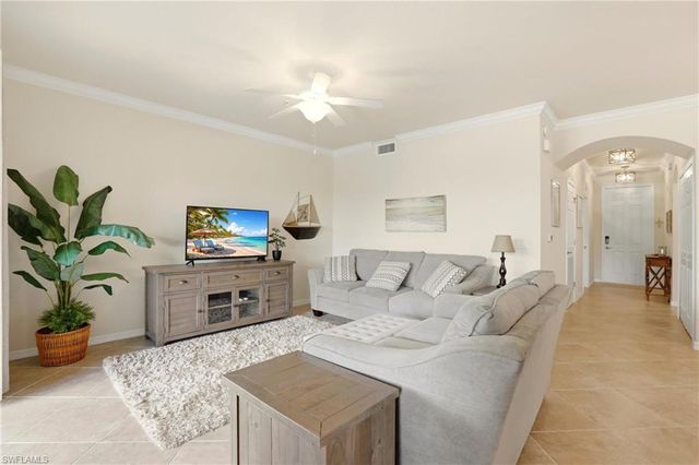 9816 Giaveno CIR 1317, Naples, FL 34113