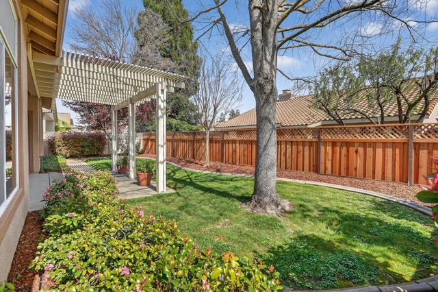 6108 Granite Flat Ln, Roseville, CA 95747