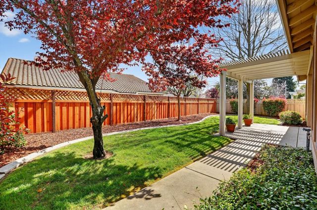 6108 Granite Flat Ln, Roseville, CA 95747