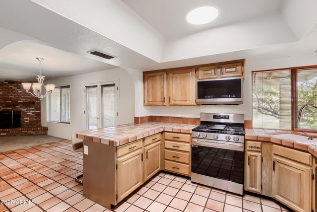 864 E PARADISE Lane, Phoenix, AZ 85022