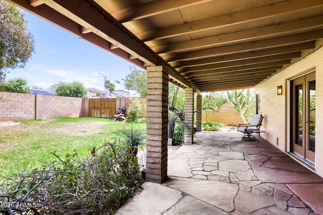 864 E PARADISE Lane, Phoenix, AZ 85022