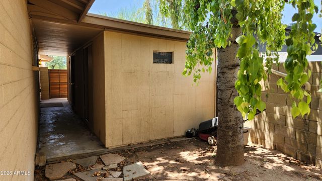 864 E PARADISE Lane, Phoenix, AZ 85022