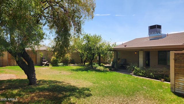 864 E PARADISE Lane, Phoenix, AZ 85022