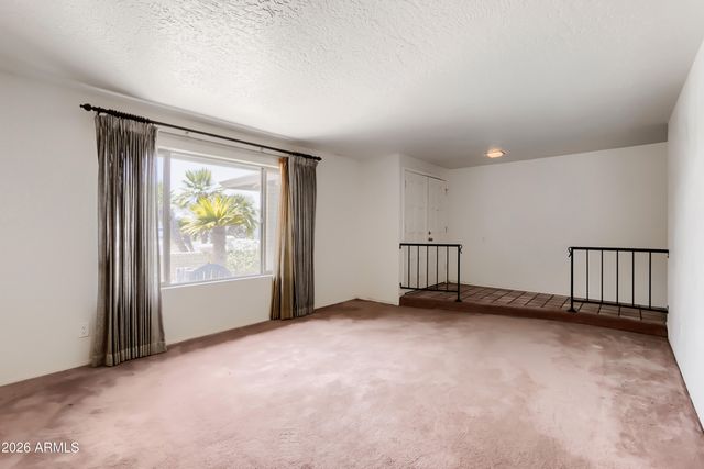 864 E PARADISE Lane, Phoenix, AZ 85022