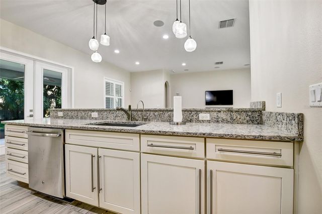 3315 W PRICE AVENUE, Tampa, FL 33611