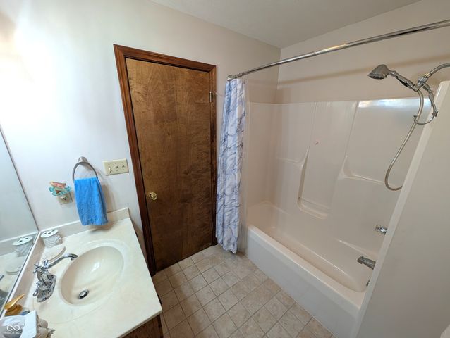 5011 Countess Drive, Columbus, IN 47203