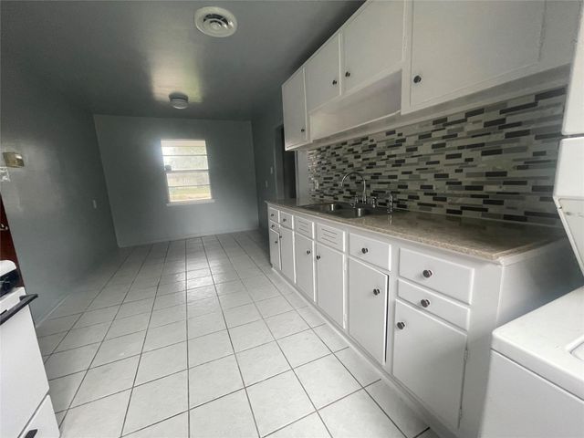 4810 Airport Boulevard, Houston, TX 77048