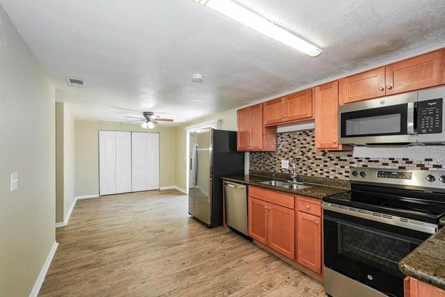 6405 REGATTA COURT, Tampa, FL 33634
